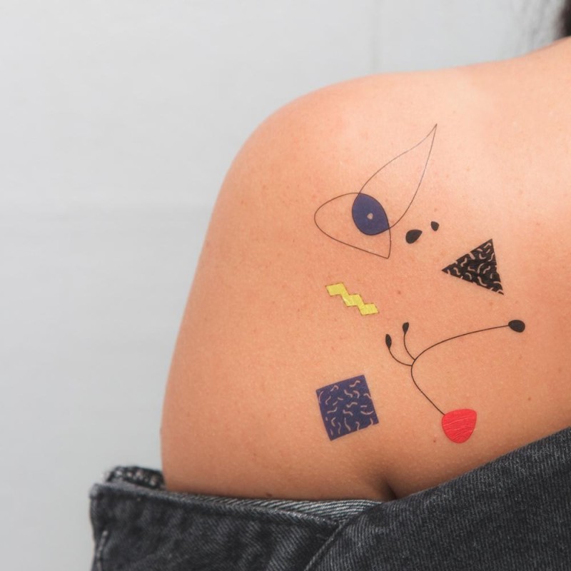 Tatouage ABSTRAIT