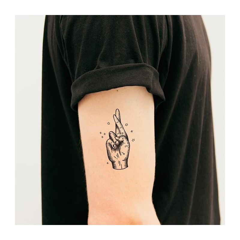 Tatouage DOIGTS CROISES