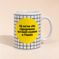 Mug DJI SO'NE VÎLE RAGOGNASSE QUI BEÛT S'PEKET A L'TASSE